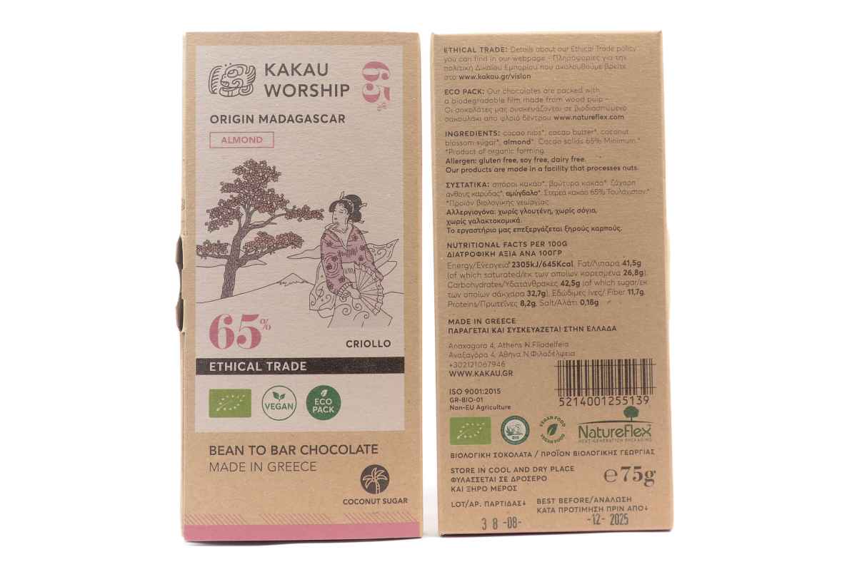 Kakau Worship Madagascar 65% Dark Chocolate Almond